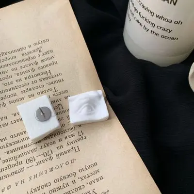 1 STUD HZ корейский абстрактный индивидуальность акриловая имитация штукатурки глаз ушной рот скульптура серьги гвоздики для женщин девушек Вечерние - Окраска металла: 1 STUD