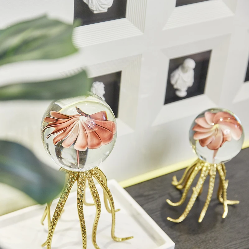 

Creative Gold Copper Octopus shape Statue Home Decor Crafts Room Objects Crystal Ball Office Figurines Wedding Gifts
