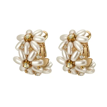 

European and American fashion earrings 2020 new delicate petal pearl earrings