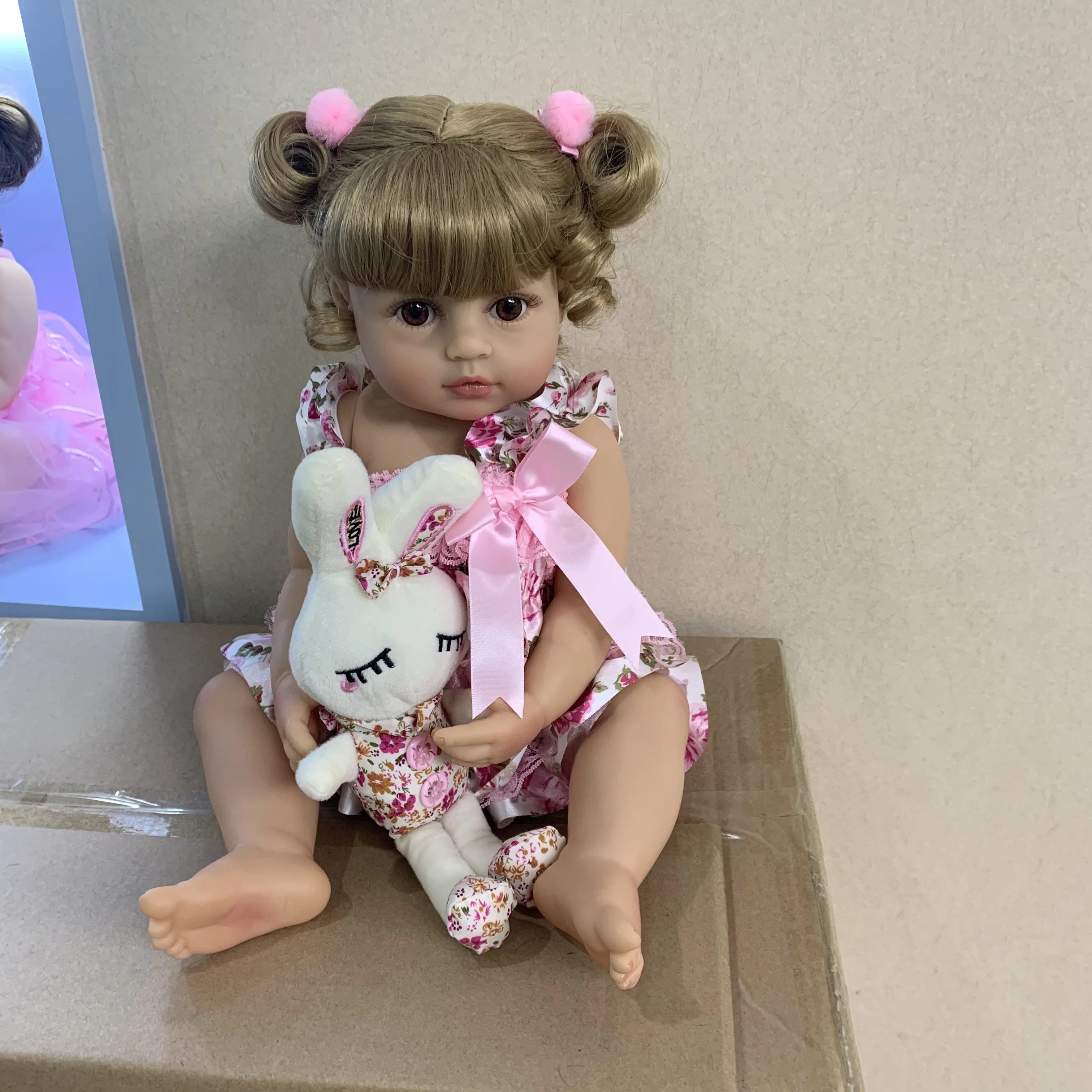 Кукла-реборн из силикона Реалистичная 55 см в розовой юбке | Игрушки и хобби