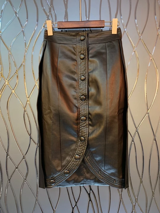

2019 Early Autumn New Woman's Pure Button Decorative Mid-long Baitao Half-length Skirt 824