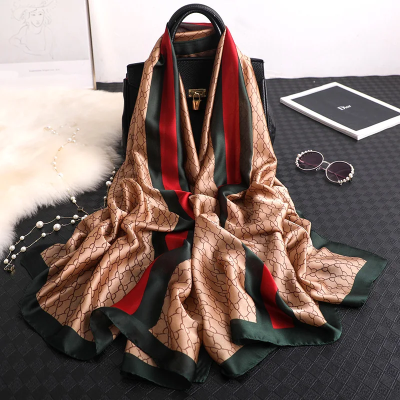 

New scarf autumn and winter European and American fashion bib female seaside travel sunscreen shawl isn wind printed warm scarf
