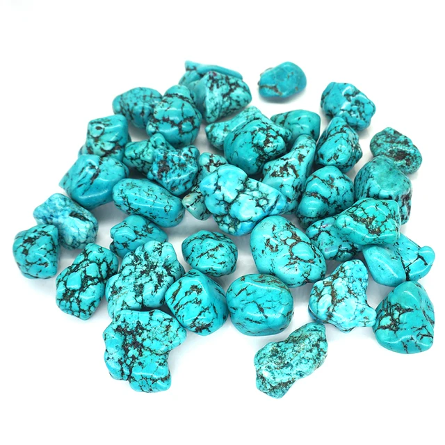 Természetes Fehér Howlite Türkiz Festett Zöld Tompított Szabálytalan Kő Gyógyító Kristály Drágakő