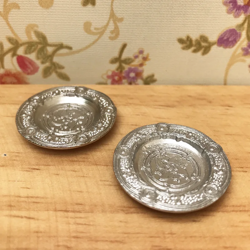 1: 12 Dollhouse Mini Model Toy Restaurant Scene Accessories Metal Varved Plates a Pair