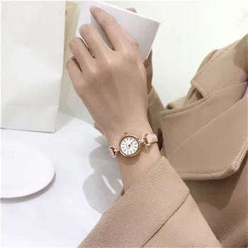 

Women Casual Watches Simple Round Dial Rivet PU Leather Strap Wristwatch Ladies Analog Quartz Watch Gift For Women