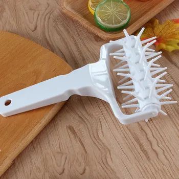 

Plastic Wheel Pizza Bread Needle Punchers Roller Pie Pastry Dough Pitter Durable bakeware pizza scissors Kitchen accessories