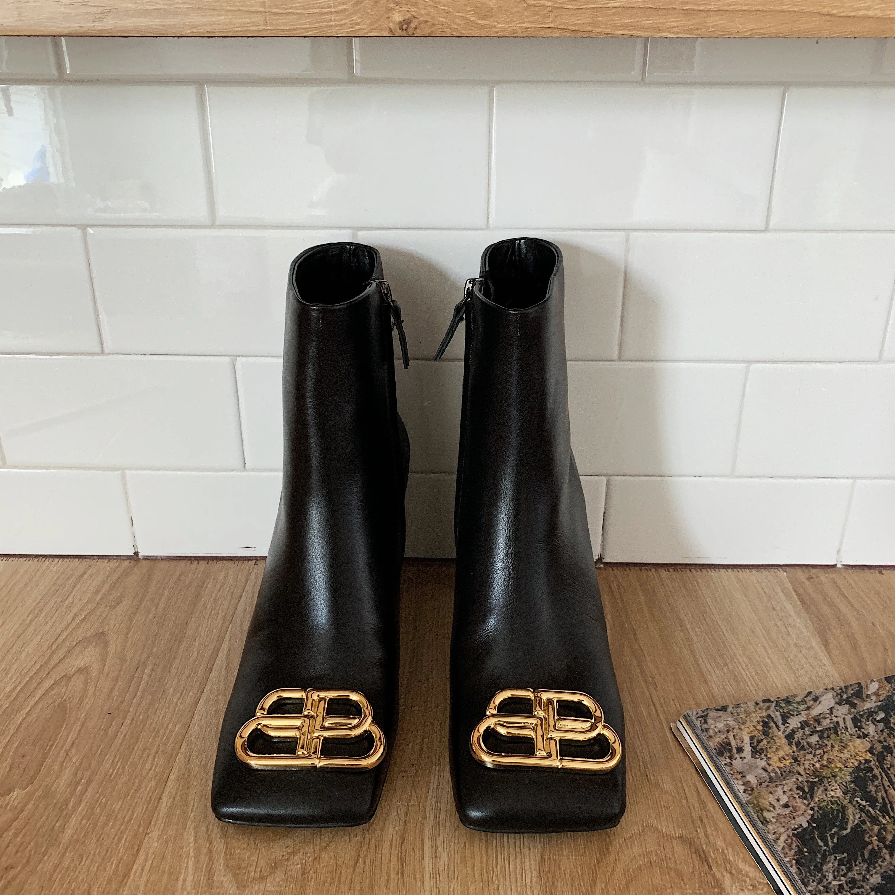 2019 European and American Style Cowhide Material Metal Decorative Booties Square Head Zip Closure Fashion Boots