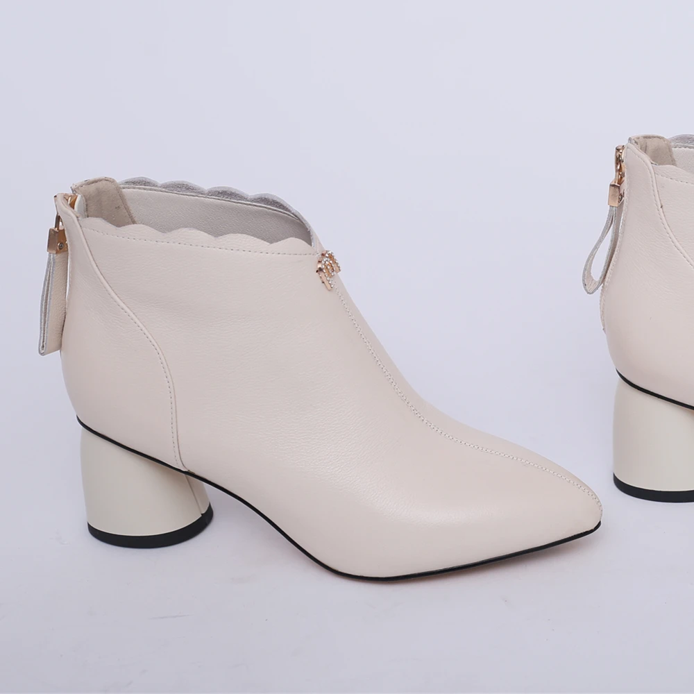 

Sell like hot cakes in 2019; In the spring and autumn; Martin boots; Cow leather; With; fashion