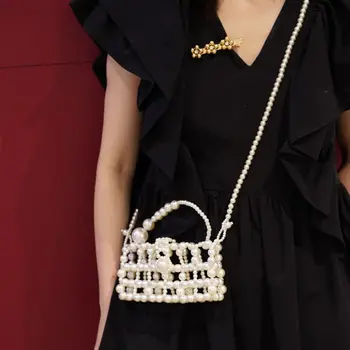 

French retro fashionable minority design new handmade makeup bag hand-woven pearl hand-held pearl ins women's bag