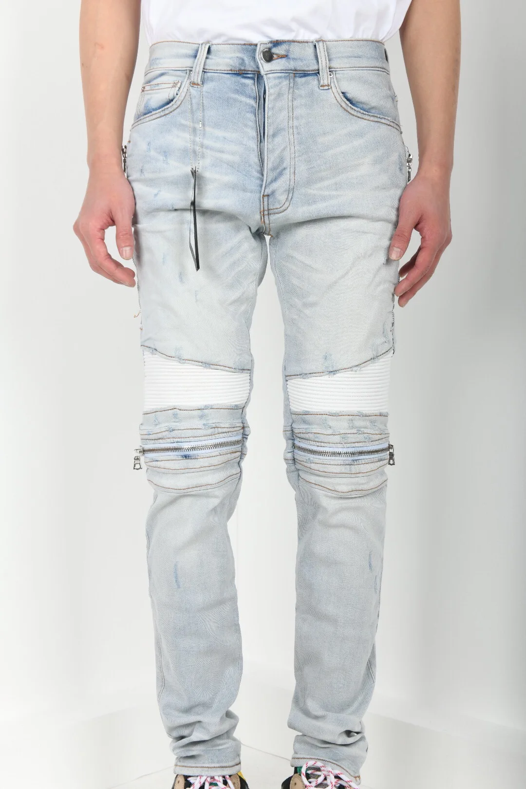 Pantalones Vaqueros Azules Ajustados Con Parche Acanalado De Cuero