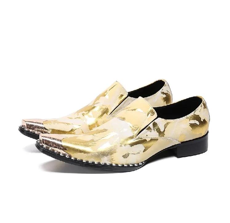 

Zapatos hombre; Туфли-оксфорды с принтом для мужчин; модные свадебные классические офисные туфли из лакированной кожи с металлическим острым носком и шипами в итальянском стиле