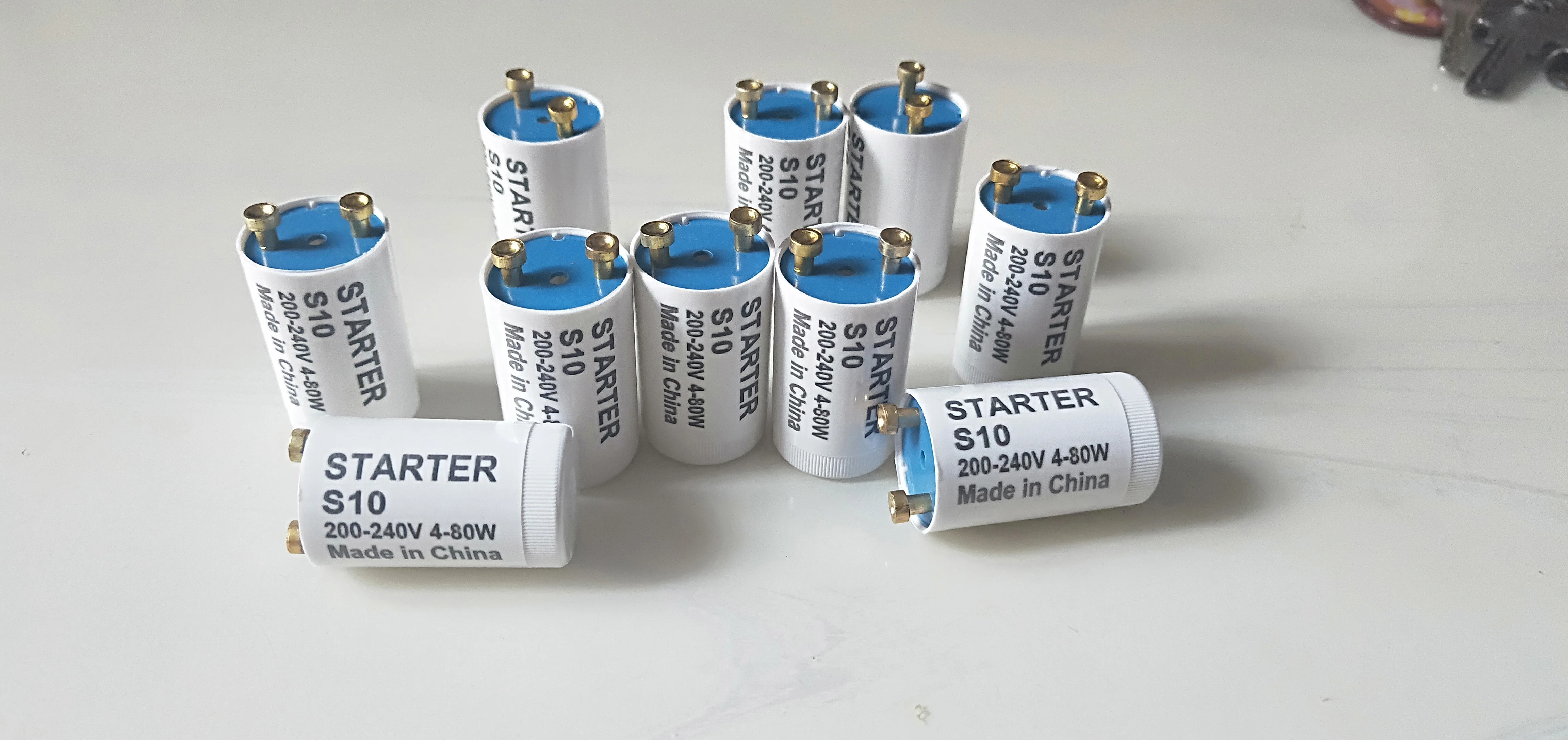 25 шт./лот высокое качество флуоресцентная трубка стартер для 4-80W180-250VAC флуоресцентная фара, предохранитель электронный стартер флуоресцентная лампа стартеры