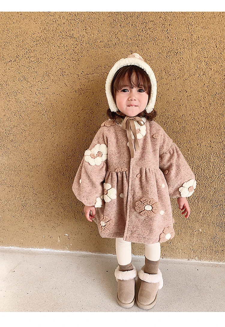 Теплое зимнее пальто для девочек 1-6 лет, Новое Детское шерстяное пальто, детская утепленная одежда с плюшевой подкладкой, пальто с капюшоном и объемным цветком для девочек
