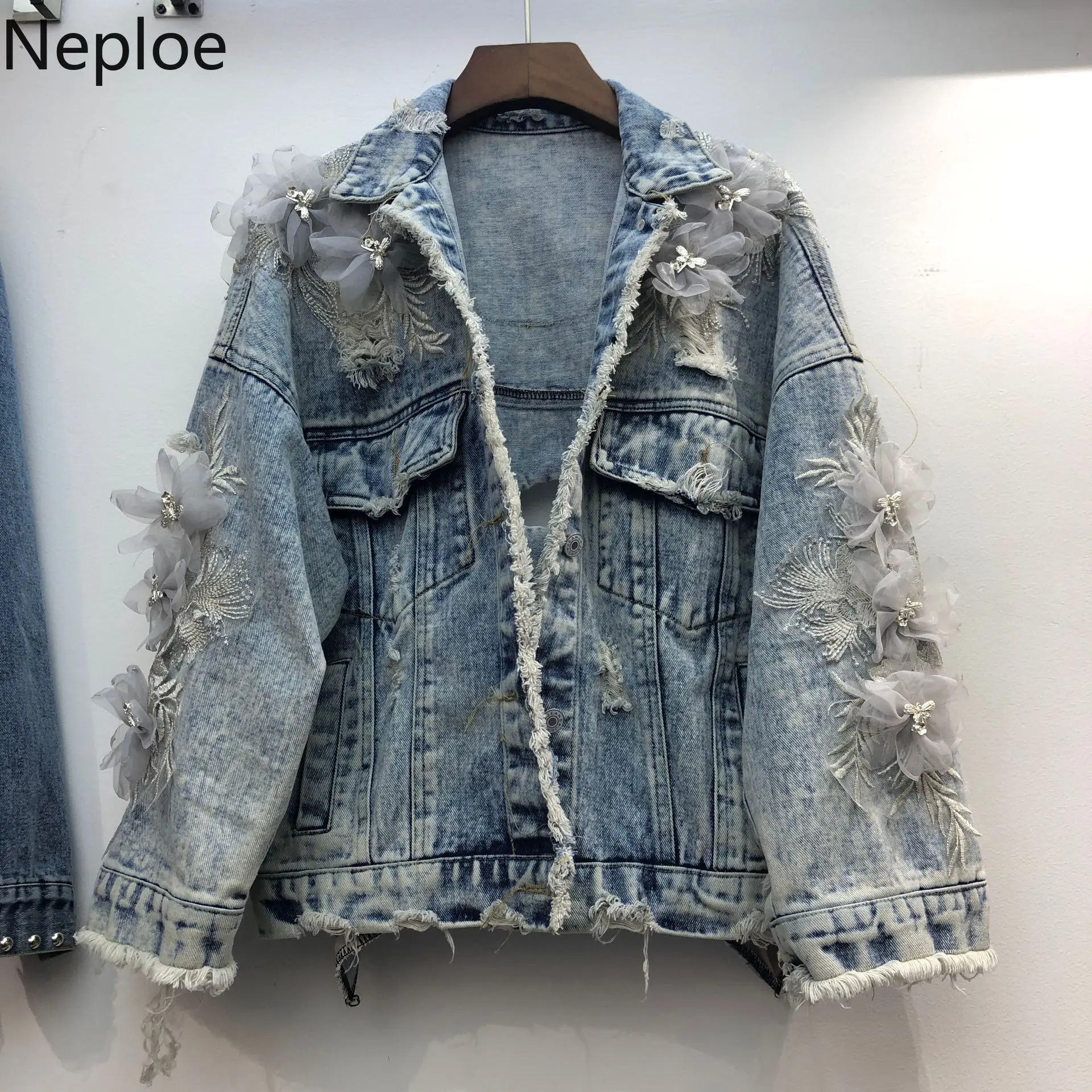 

Neploe Heavy Embroideried 3D Flower Jeans Jacket Frayed Hole Women Cowboy 2019 New Korean BF Style Washed Demin Coat 53724