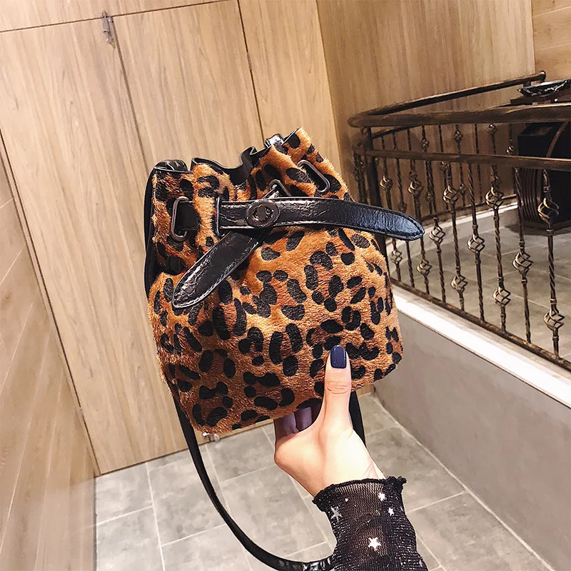 

WOMEN'S Bag Stone Pattern Bucket Type Pull-belt Lock Cylinder Shoulder Bag 2018 Autumn And Winter Korean-style New Style Shoulde