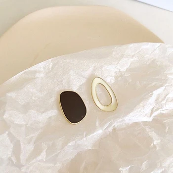 

Asymmetric earrings 2020 new fashion temperament Korean earrings simple small earrings Vintage Stud Earrings Personality Trend