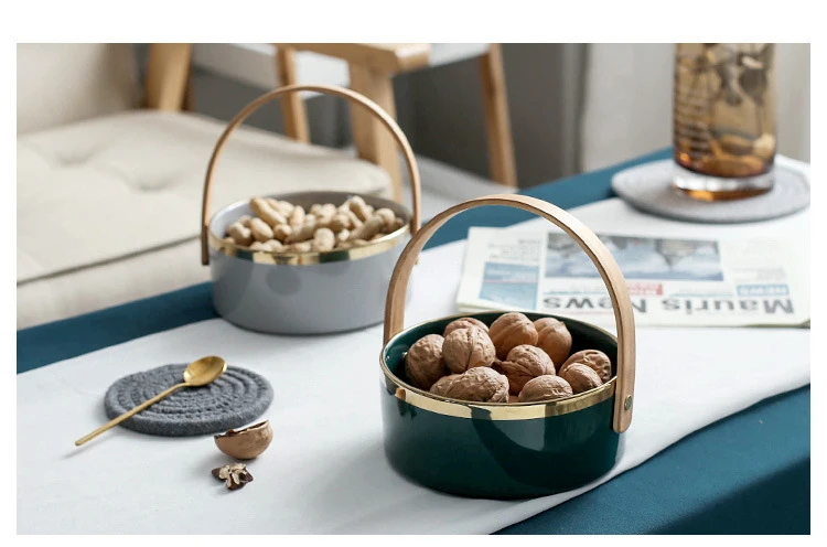 Bowl-with-wood-handle_01