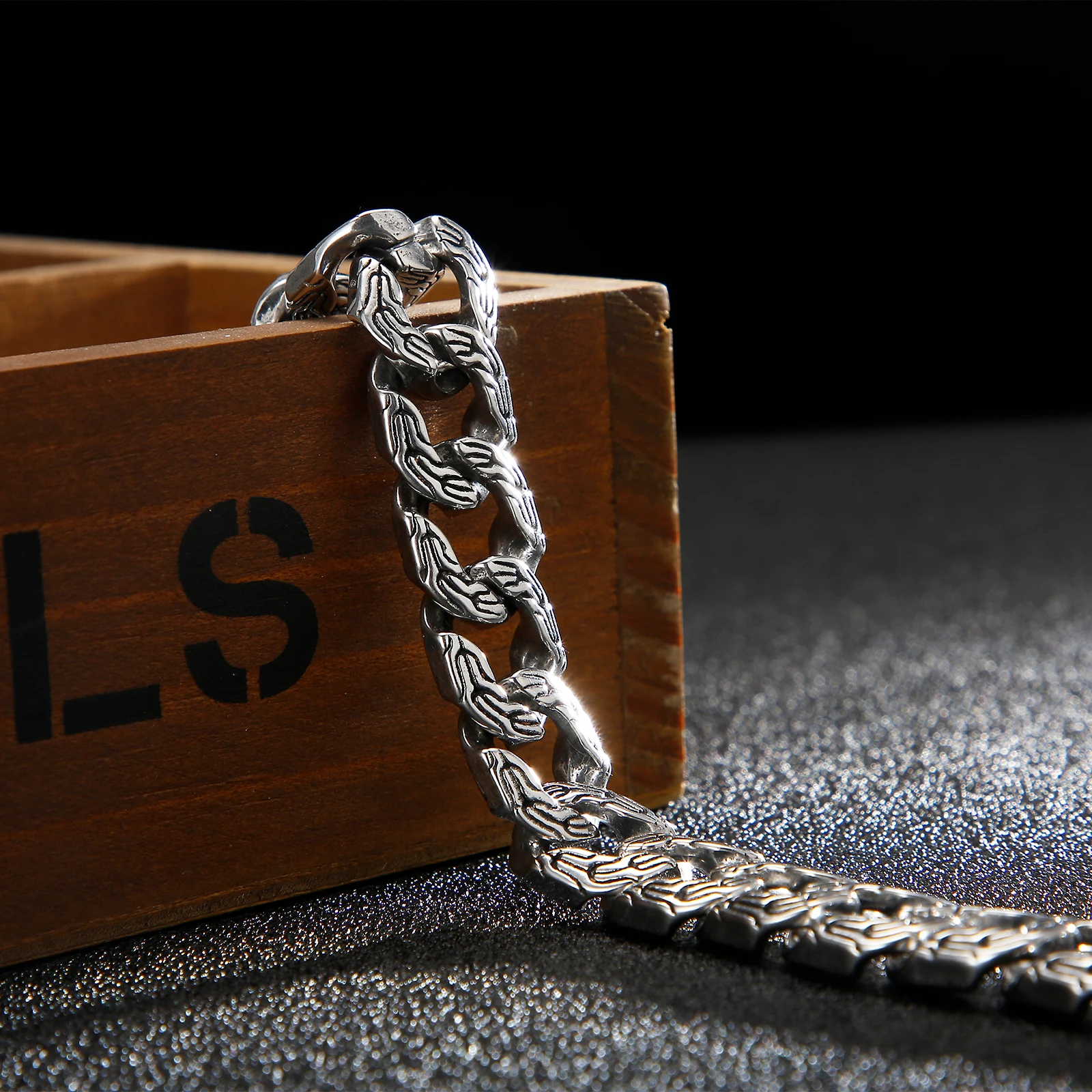 Vintage Style Bracelet Men's Unique Carved Cuban Bracelet Stainless Steel Men Bracelet Fashion Hip-Hop Party Jewelry