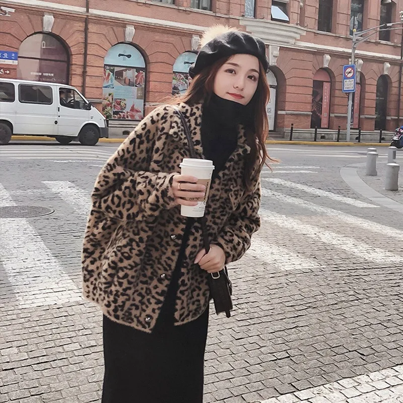 

Autumn and winter new mink Leopard sweater jacket thickened Korean version of loose short style imitation mink knitted coat