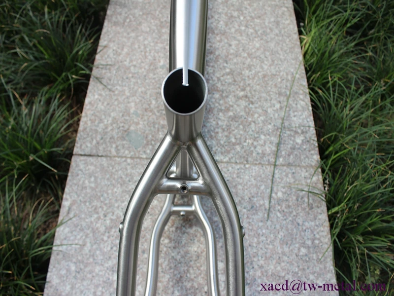 Best titanium tandem bike frame with 44mm head tube and BB30 thread BB shell thru axle dropouts 4 Best titanium tandem bike frame with 44mm head tube and BB30 thread BB shell thru axle dropouts 4