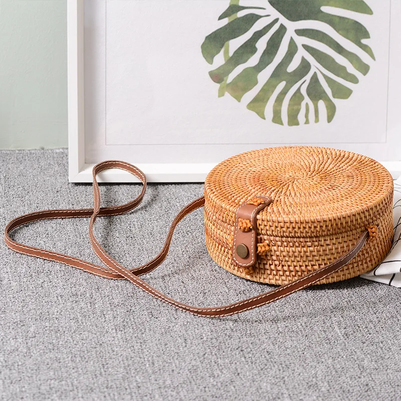 

2021 New Bali Vintage Handmade Crossbody Leather Bag Round Beach Bag Girls Circle Rattan Bag Small Bohemian Shoulder Bag Women