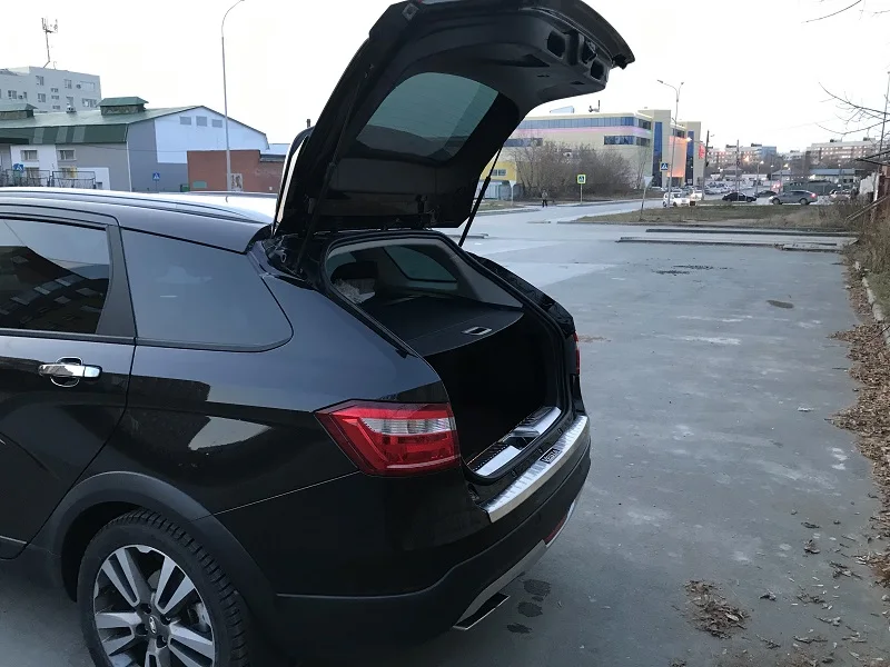 Накладка на порог багажника на кромку заднего бампера из металла нержавеющей стали для Lada Vesta Universal SW Cross Лада Веста универал СВ Кросс