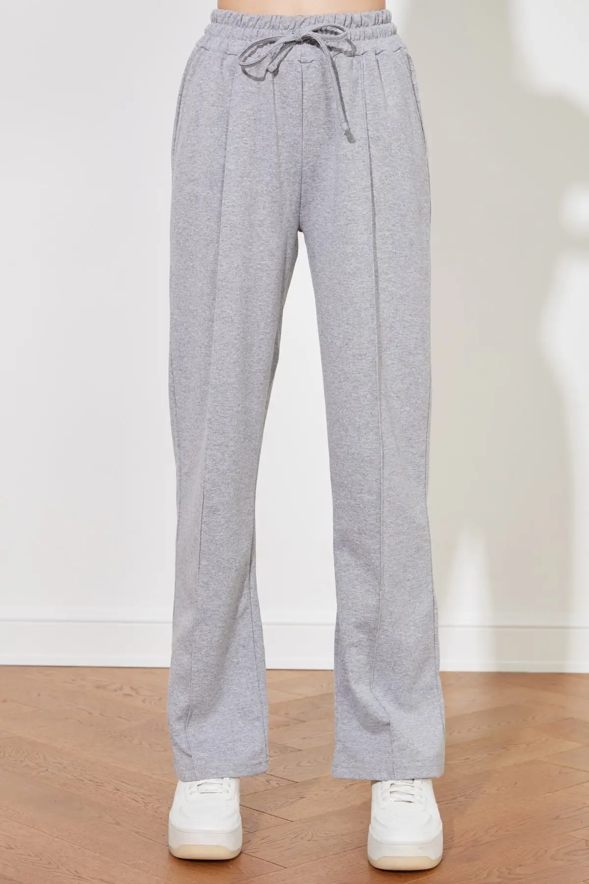 Trendyol Straight Fit Knitted Sweatpants TWOAW21EA0311 Trendyol Straight Fit Knitted Sweatpants TWOAW21EA0311