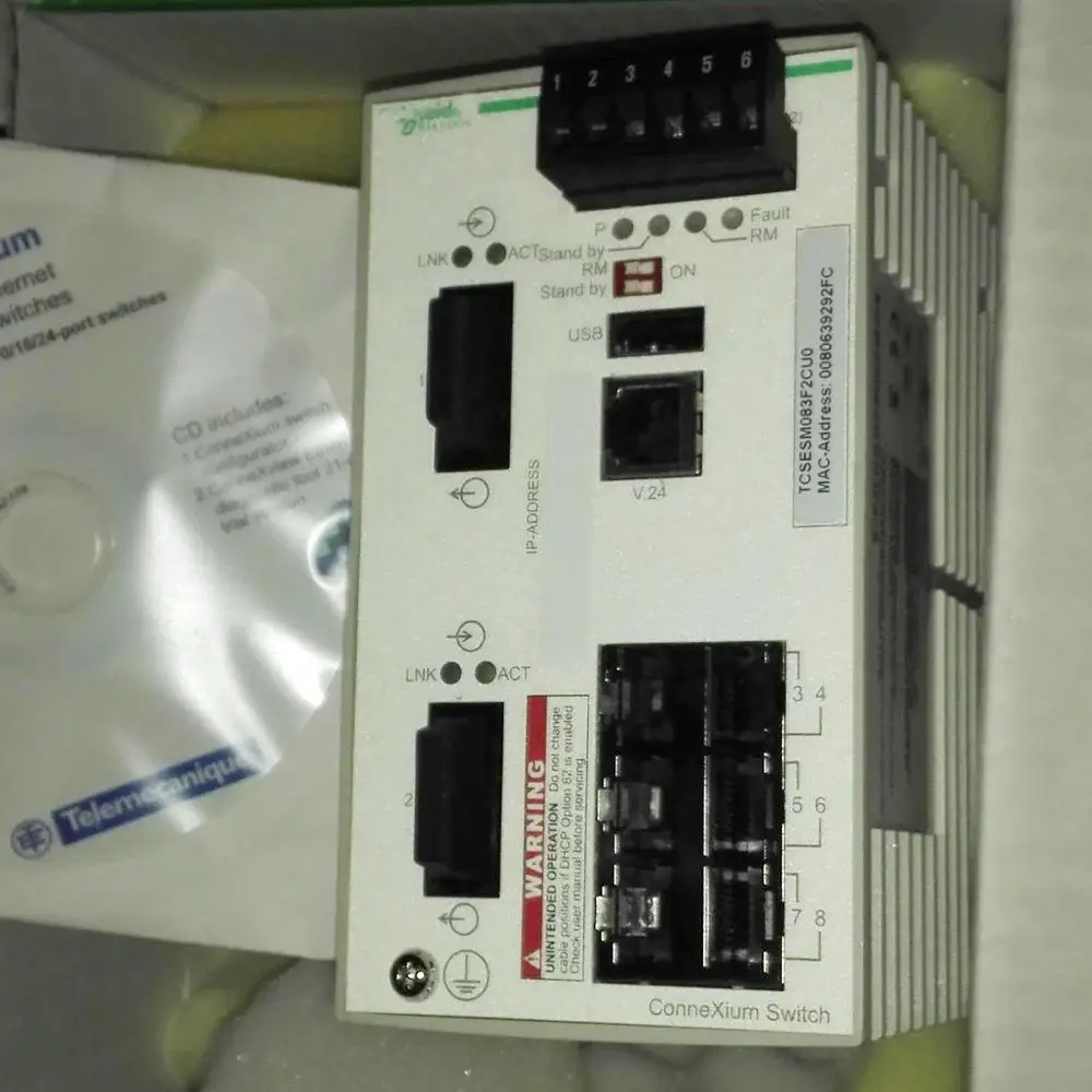 В коробке Modicon промышленный Ethernet коммутатор TCSESM083F2CU0