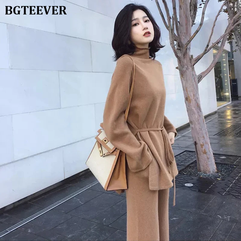 Женский вязаный комплект из 2 предметов пуловер с высоким воротником на шнуровке