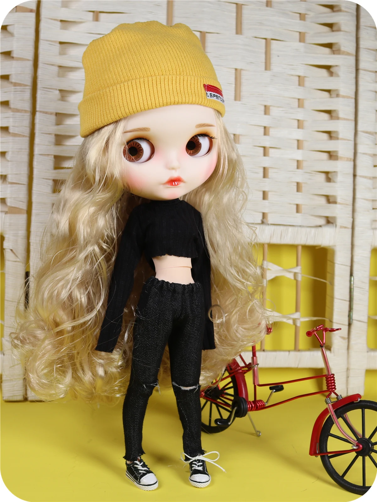 Leah – Premium Custom Neo Blythe Doll with Blonde Hair, White Skin & Matte Cute Face 2