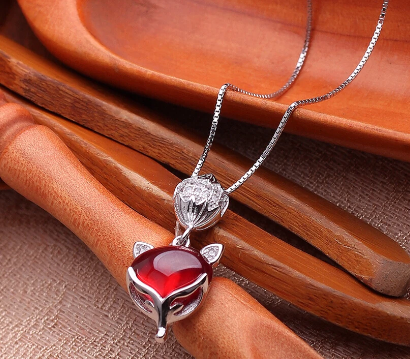 

Brand new sterling 925 silver CZ necklace fashion red garnet fox head clavicle chain jewelry
