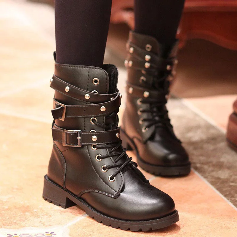 Billige Frauen Leder Mitte Wade Stiefel Vintage Spitze Up Gürtel Armee Punk Gothic Motorrad Stiefel Runde Kappe Herbst Winter Schwarz kampf Stiefel