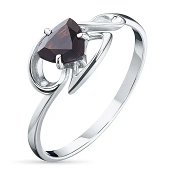 

A ring of silver with garnet e0606kts04200195