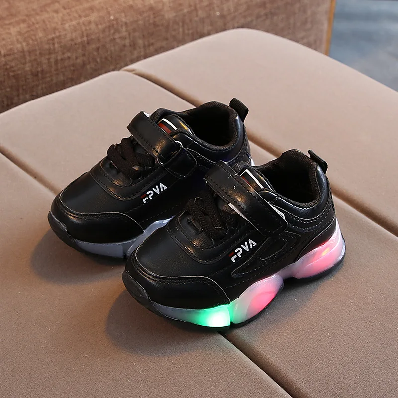 Быстро раскупаемый 1 до 5 лет брендовая светодиодный свет модные детские спортивные туфли для маленьких для мальчиков и девочек; повседневная обувь с подсветкой; кроссовки