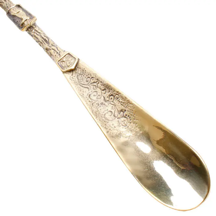 Рисунок 6 - Подарочная ложка для обуви «Кобра» с держателем (41 см