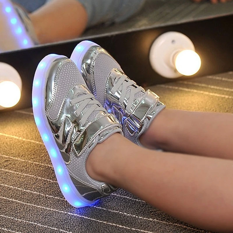 Светодиодная светящаяся обувь для детей для Мальчики Девочки светящиеся кроссовки принцессы для девочек Милая обувь; обувь с подсветкой для детей светодиодная вспышка света кроссовки