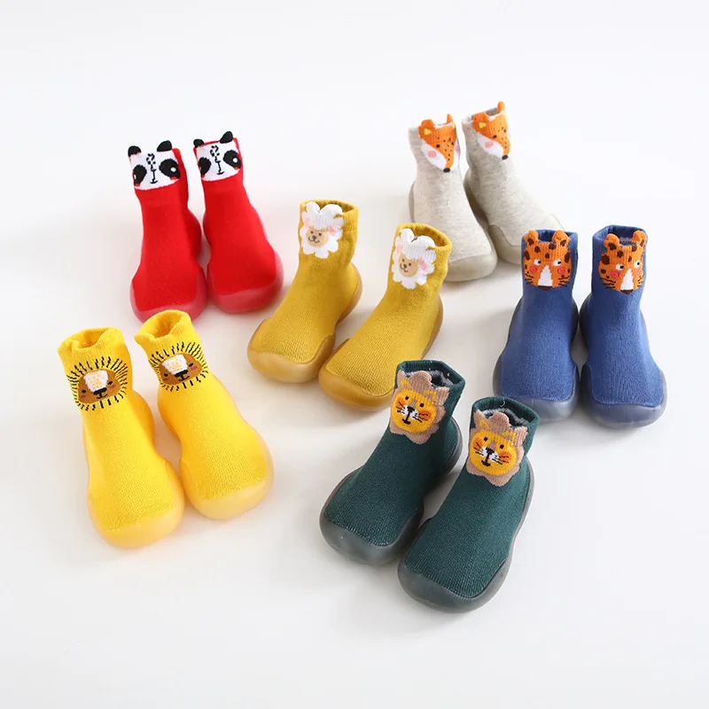 Calcetines antideslizantes con suela blanda para niños, calzado infantil con suela de goma, para primavera y otoño