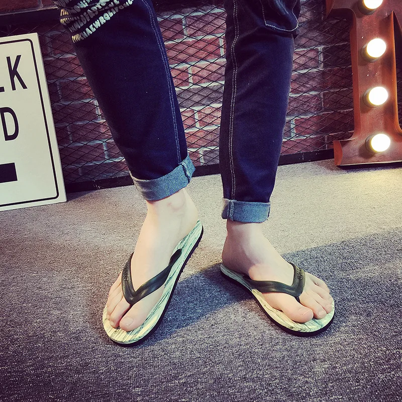 

S195 Flip-flops Men Summer Wood Grain Sandals Anti-slip Flat Heel Flip-flop Sandals Occident Fashion