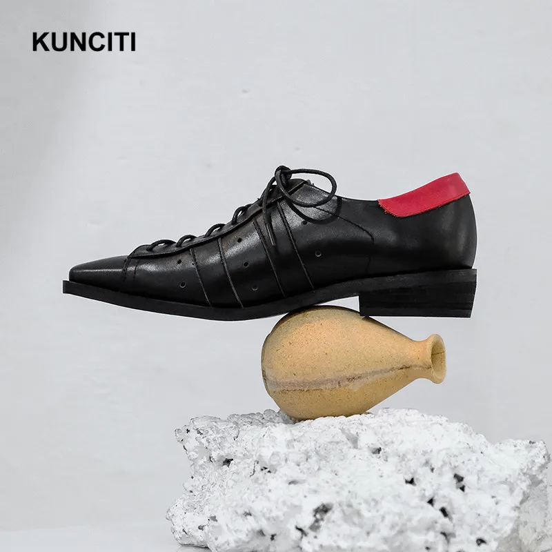KUNCITI/Женская обувь из натуральной кожи на плоской подошве; женская обувь с перфорацией типа «броги» с квадратным носком; модные мокасины на шнуровке; дизайн