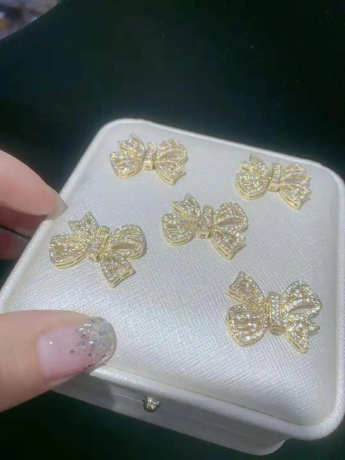 

High-grade zircon micro inlay classic three color butterfly buckle pendant fashion long sweater chain link clasp