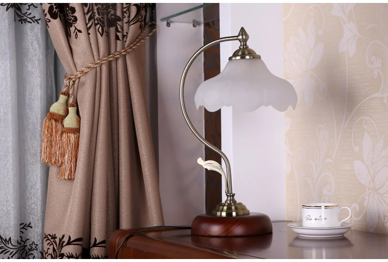 American Country Desk Lamp Lotus Table Lamp Home Deco Lamp Wood Beside Lamp Glass Shade Bedroom Living Study Table Luminaire E27