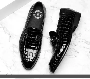 

Loafers Men's Slip-on Patent Leather Breathable Men Shoes Fashion Casual Loafers Black Snakeskin Printed Dress Shoes