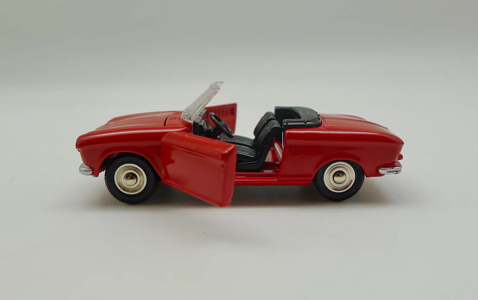 Atlas Dinky Toys 511 PEUGEOT 204 Cabriolet 1:43 литой автомобиль