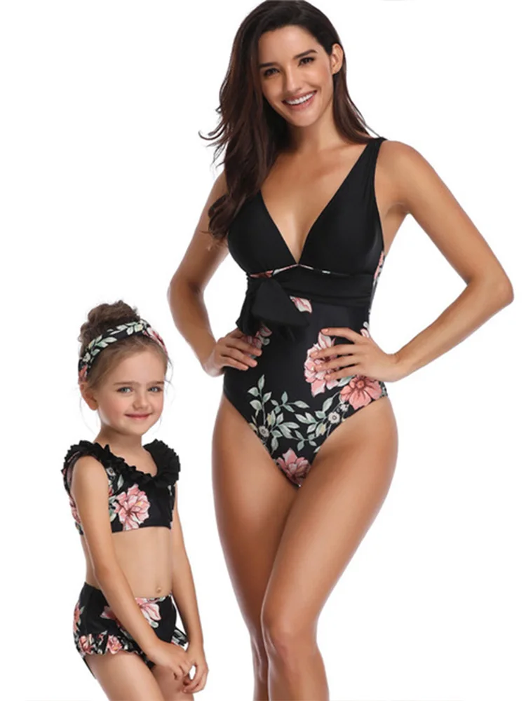 

Mother Daughter Swimwear Family Look Mommy and Me Bikini Bahitng Swimsuit Brachwear Family Matching Clothes Mom Daughter Clothes