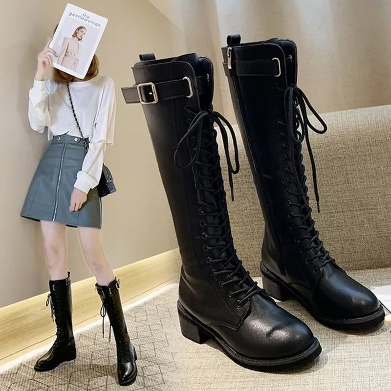 Новинка г. Высокие сапоги. Рыцарские сапоги до колена на шнуровке. Knee-high.Flat подошва для отдыха. Износостойкие кожаные сапоги с ремнем