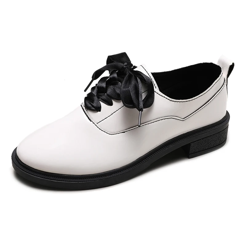 Обувь в стиле ретро; женская обувь из искусственной кожи; Женские Новые Модные осенние оксфорды на шнуровке; повседневная обувь на среднем каблуке и платформе размера плюс - Цвет: Белый