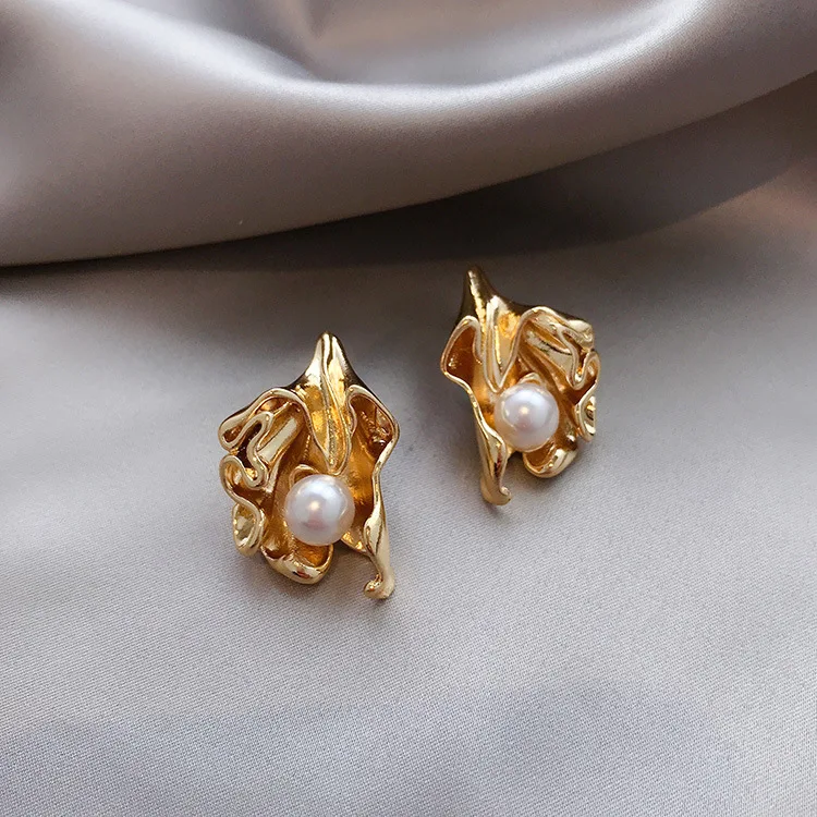 

South Korea Dongdaemun Celebrity Style Earrings Women's CHIC Irregular Metal Flower Pearl Earrings Elegant Versatile Ear Stud Wo