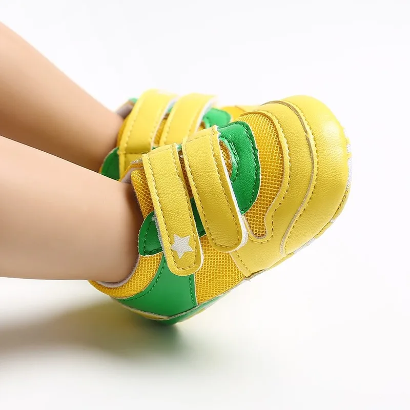 Парусиновая обувь для маленьких мальчиков и девочек 0-18 месяцев; модная обувь со звездами для младенцев; обувь с мягкой подошвой для новорожденных; кроссовки для первых прогулок