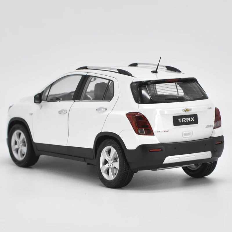 1:18 Chevrolet TRAX SUV литая под давлением Модель автомобиля игрушки Металлическая