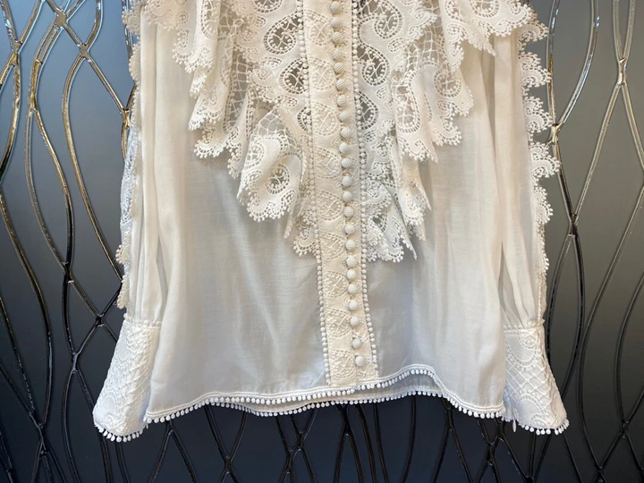 Осень и зима стиль женский маленький стоячий воротник Водорастворимая Вышивка Сращивание длинный рукав полый топ 1017